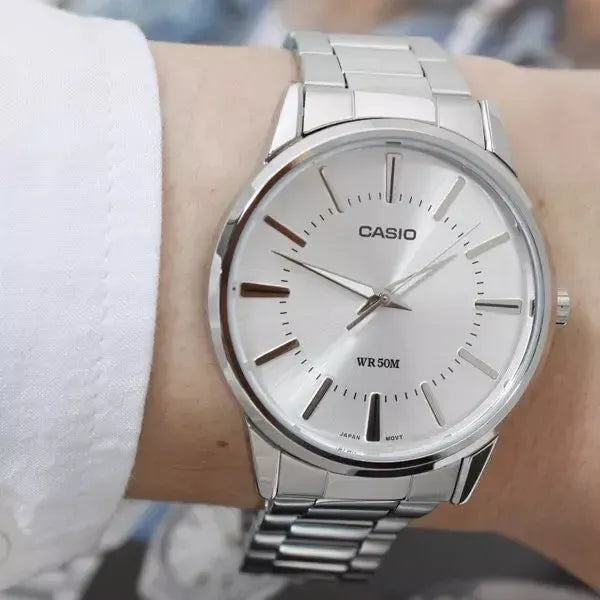 Reloj Casio Mtp1303d-7av De Cuarzo Para Hombre Con Correa De Acero Plateado Blanco