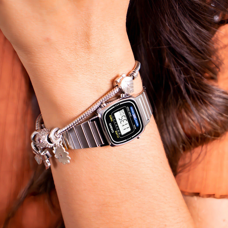 Reloj Casio La670wa-1df Vintage Mini Plateado Fondo Negro Plata Negro Plateado