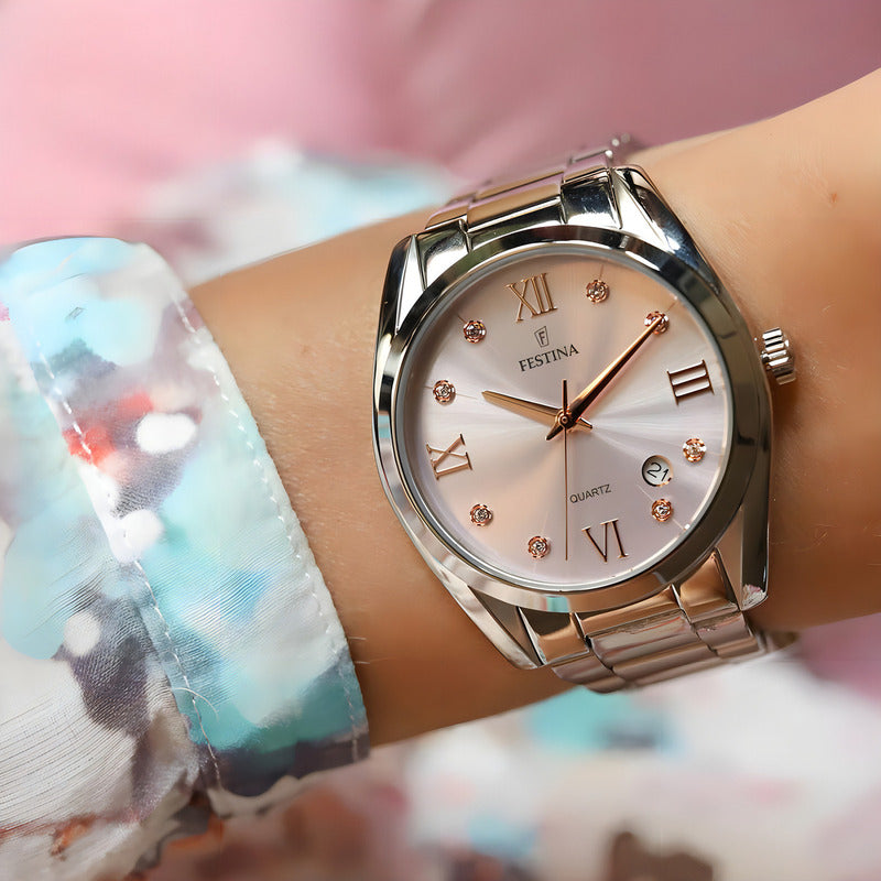 Reloj De Mujer Festina Boyfriend Con Piedras De Acero F16790 Color Del Fondo Lila Claro Color De La Malla Plateado Color Del Bisel Plateado Rosa