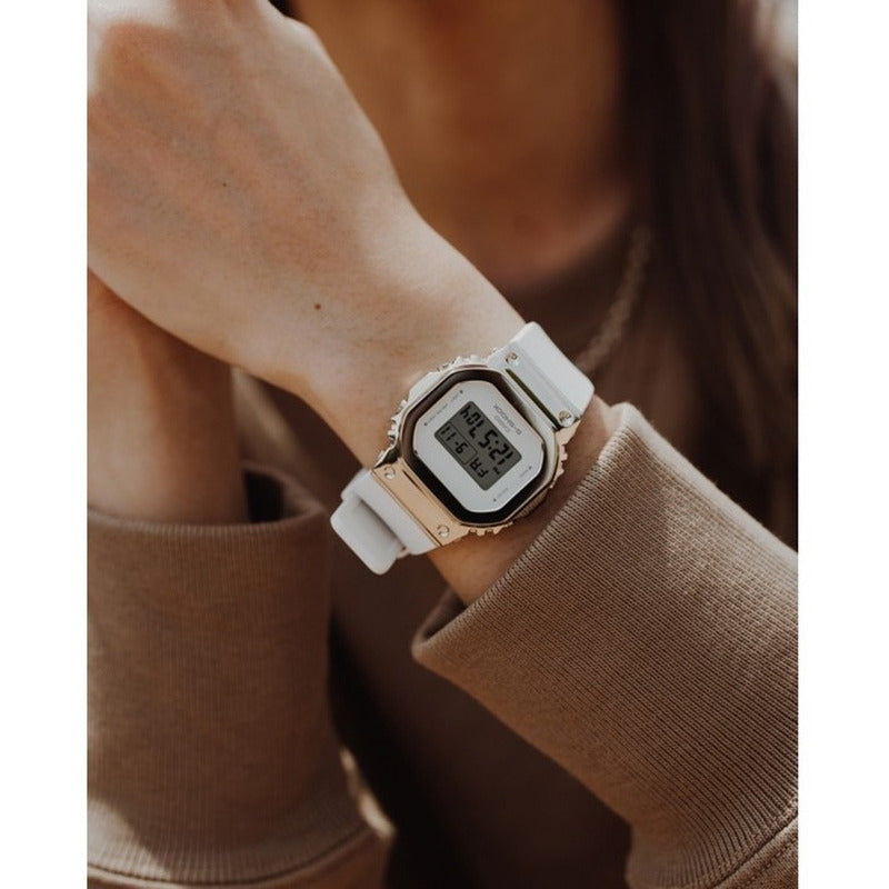 Reloj Casio G Shock Mujer Gm-s5600g-7d Deportivo Original Plateado Blanco