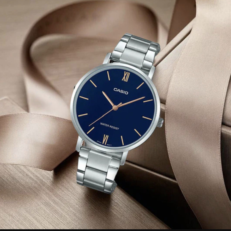 Reloj Mujer Casio Ltp-vt01d-2b Plateado Análogo Color Del Fondo Azul Marino