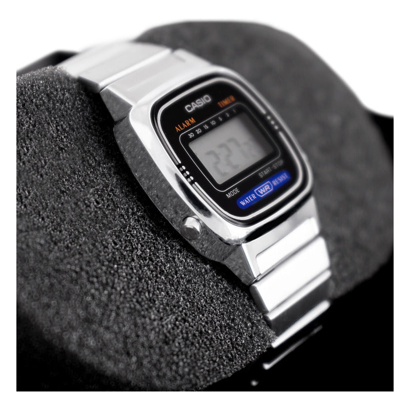 Reloj Casio La670wa-1df Vintage Mini Plateado Fondo Negro Plata Negro Plateado