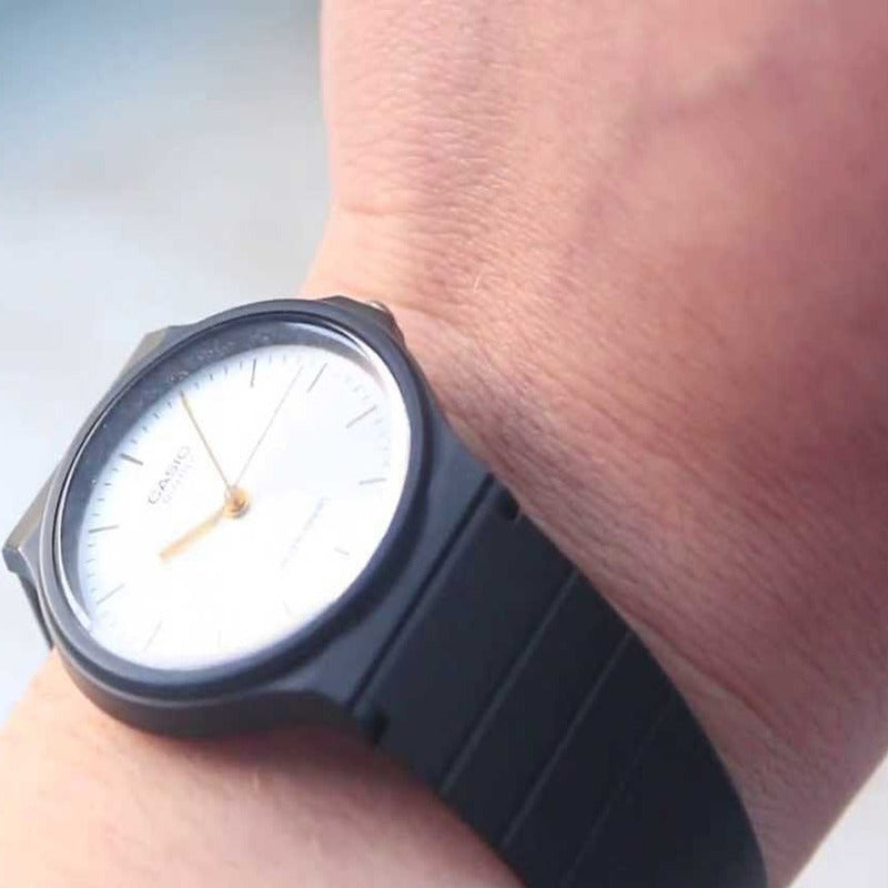 Reloj De Pulsera Casio Collection Mq-24-7e2 Relojesymas Negro Blanco