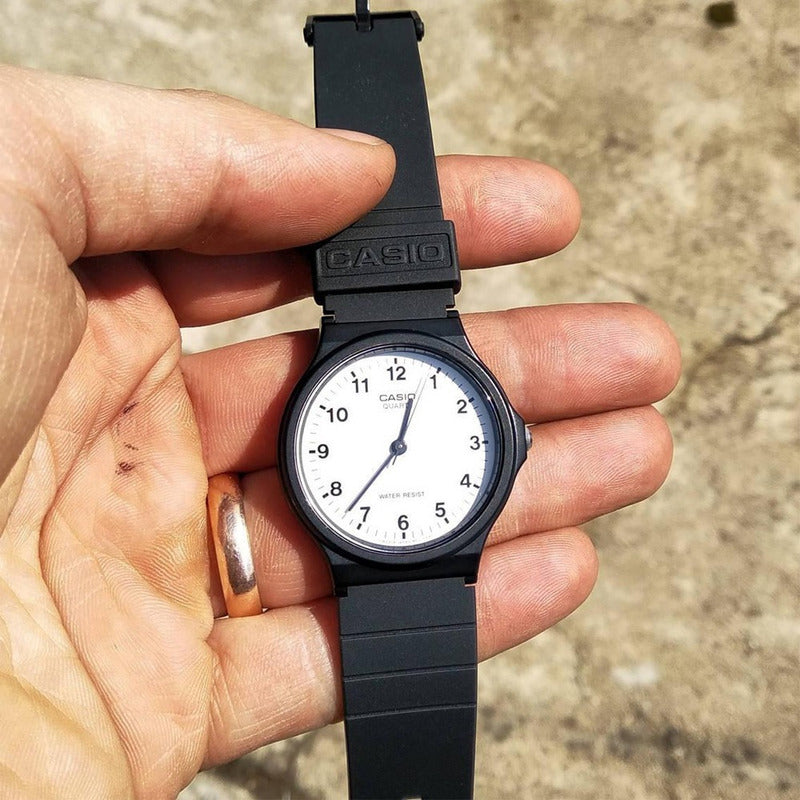 Reloj De Pulsera Casio Collection Mq-24-7b Relojesymas Negro Blanco