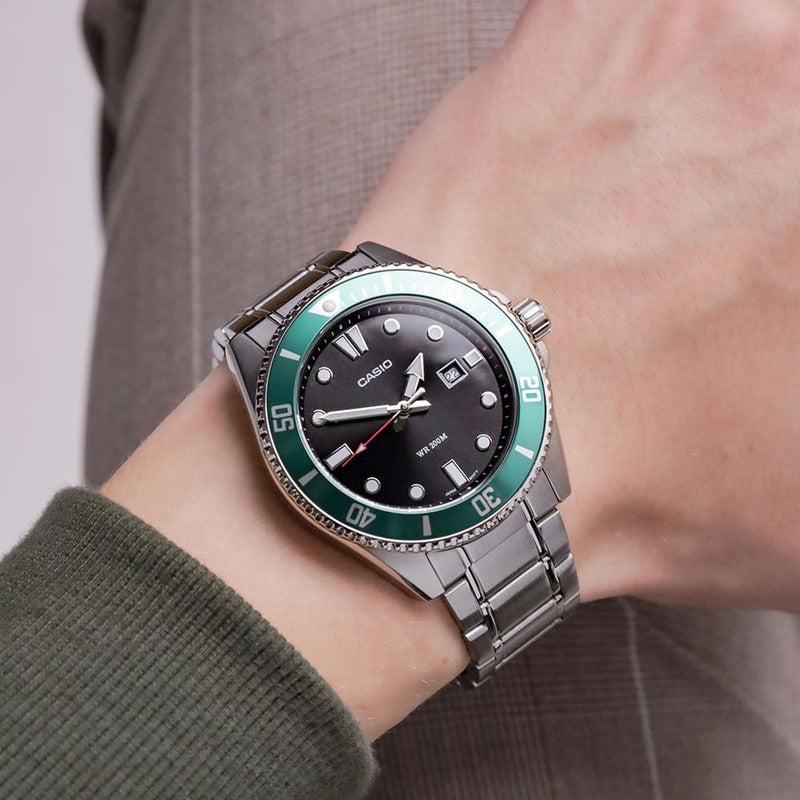 Reloj Casio Hombre Mdv-107d-3a Analogico Acero Inox Color Plateado Y Verde Negro