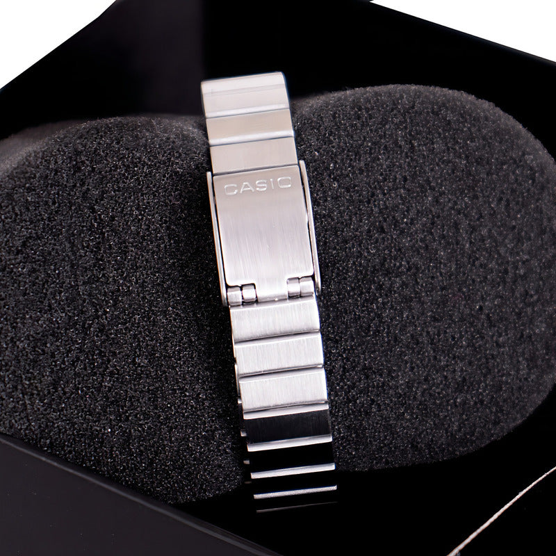 Reloj Casio La670wa-1df Vintage Mini Plateado Fondo Negro Plata Negro Plateado