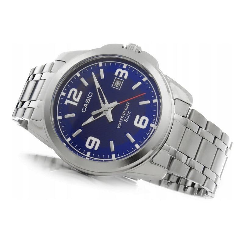 Reloj Pulsera Casio Mtp-1314d-2av Con Correa De Acero Inoxidable Color Plateado - Fondo Azul