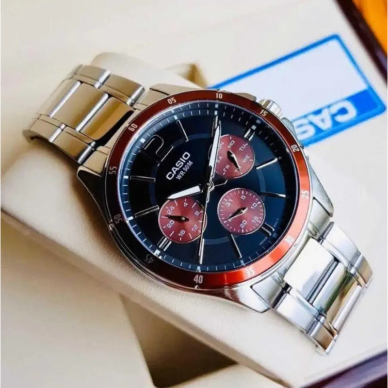 Reloj Casio Hombre Mtp-1374d Colores Surtidos/relojesymas Correa Plateada Bisel Negro Fondo Rojo Oscuro 5a