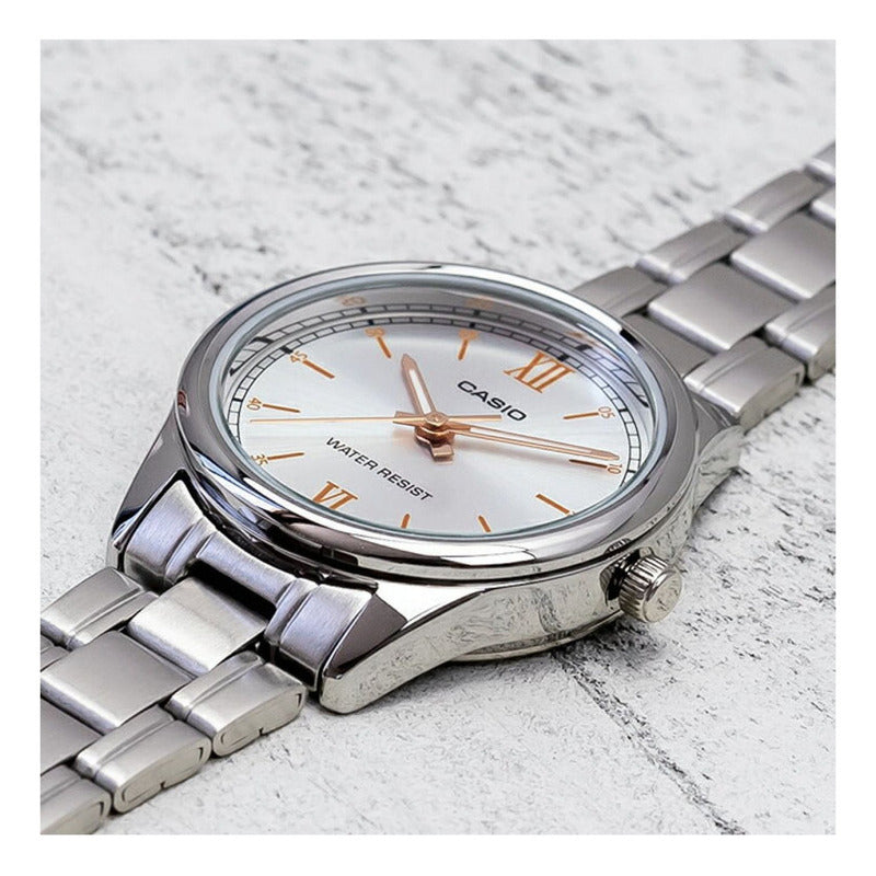 Reloj Casio Ltp-v005d-7b2 Cuarzo Mujer Color De La Correa Plateado