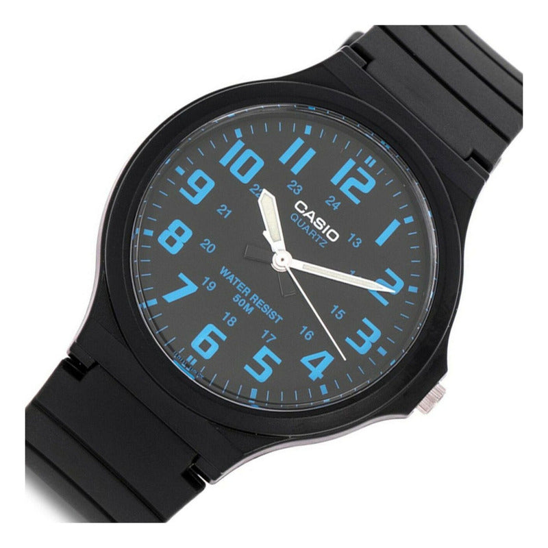 Reloj De Pulsera Casio Youth Mw-240-2bv Con Cuerpo Negro, Analógico, Para Hombre, Fondo Negro, Con Correa De Resina Negra, Fondo Azul Cielo, Bisel Negro Y Hebilla Sencilla