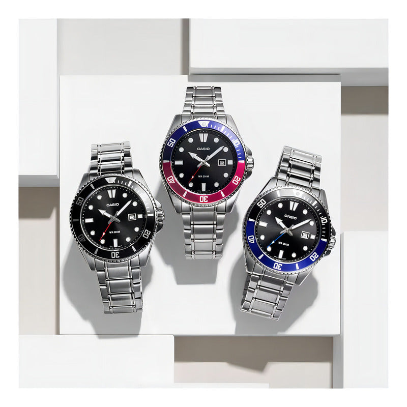 Reloj Casio Hombre Mdv-107d-1a3 Analogico 200m Acero Inox Color De La Malla Plateado Color Del Bisel Rojo Y Azul Color Del Fondo Negro