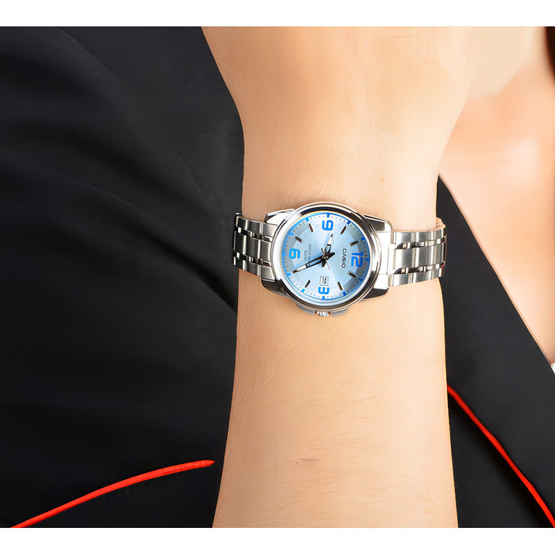 Reloj Casio Para Mujer Ltp-1314d De Acero Inoxidable Con Fechador Plateado Celeste
