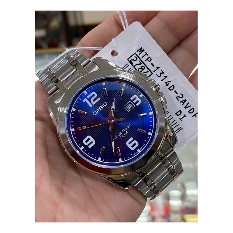 Reloj Pulsera Casio Mtp-1314d-2av Con Correa De Acero Inoxidable Color Plateado - Fondo Azul