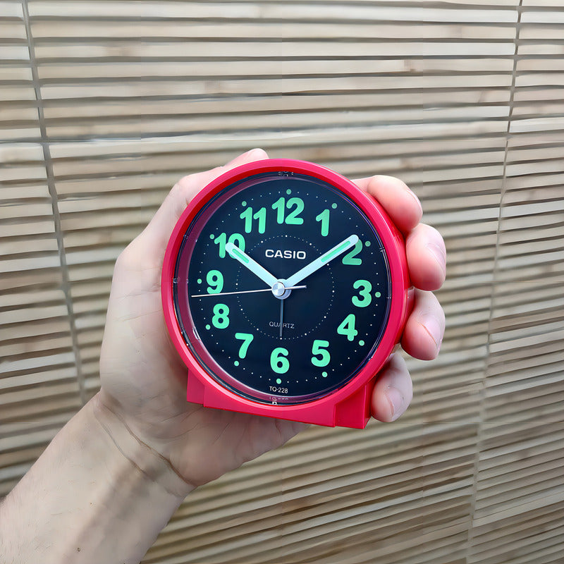 Reloj De Mesa Despertador Analógico Casio Tq-228 - Vermelho Rojo