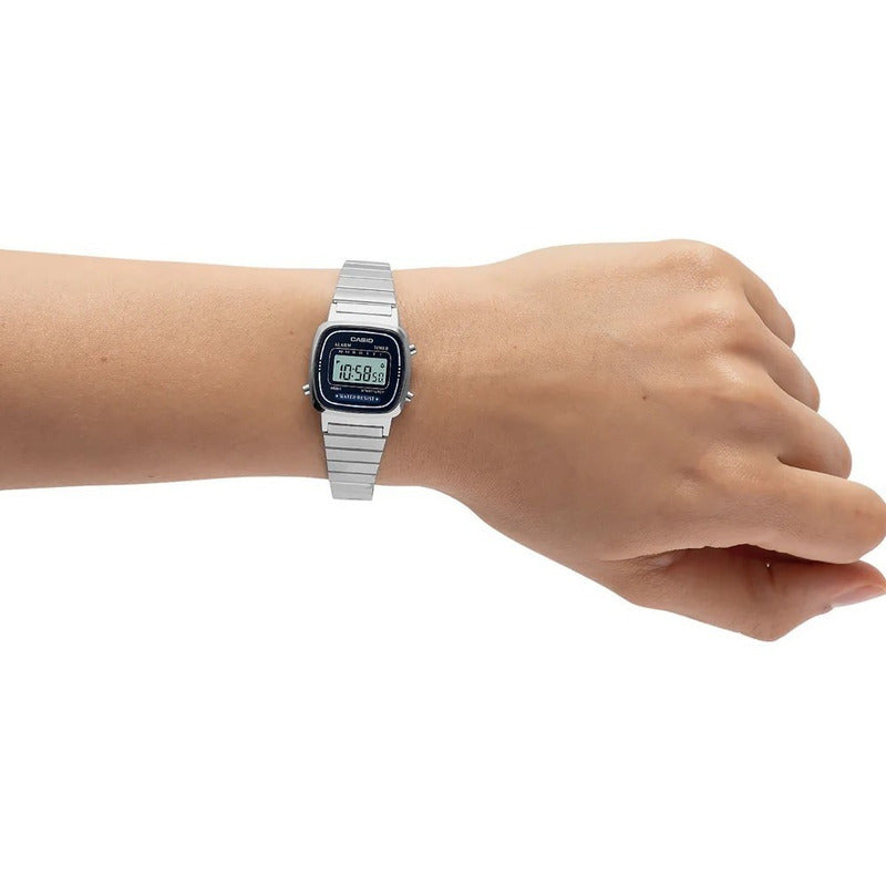 Reloj Pulsera Digital Casio La-670wa-2d Con Correa De Acero Inoxidable Color Plateado