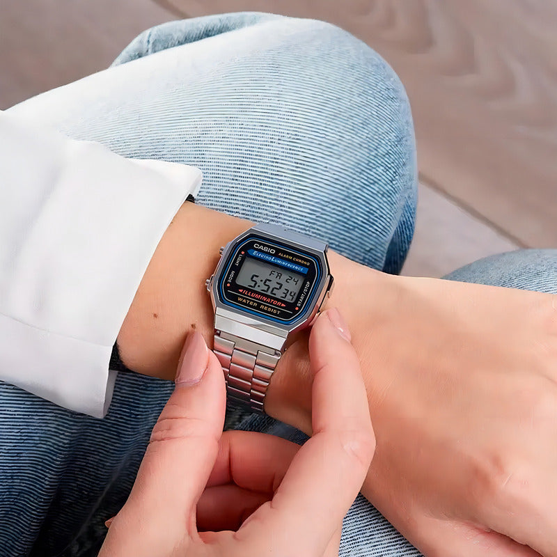 Reloj Pulsera Digital Casio A168wa-1 Con Correa De Acero Inoxidable Color Plateado - Fondo Gris/negro/azul