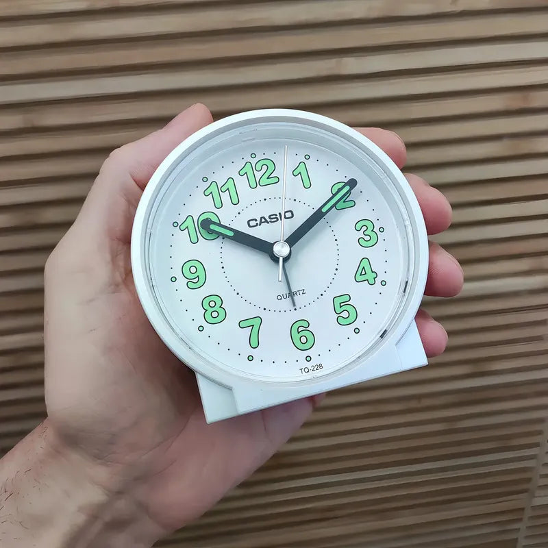 Reloj Despertador Analógico Casio Tq-228-7d, Color Blanco Blanco