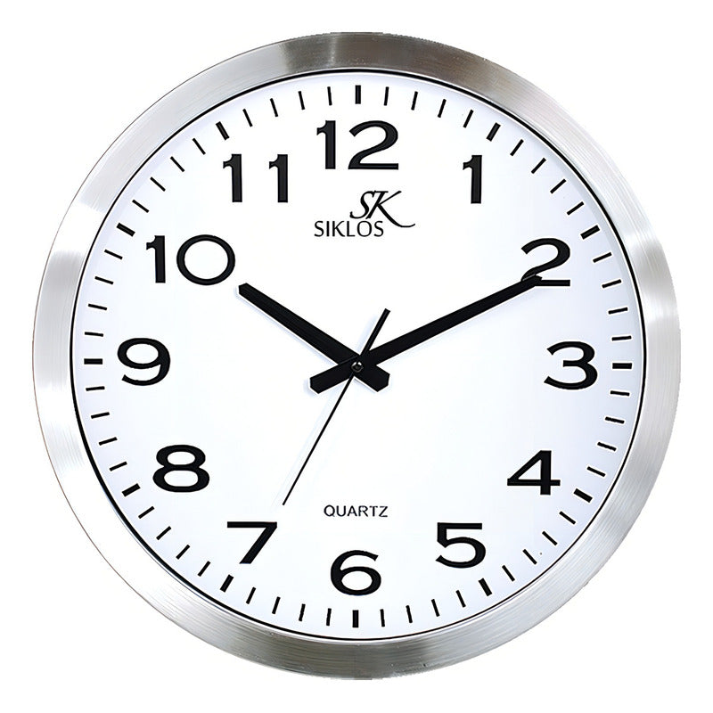 Reloj De Pared Analógico 25 Cm Siklos Plateado Fondo Blanco