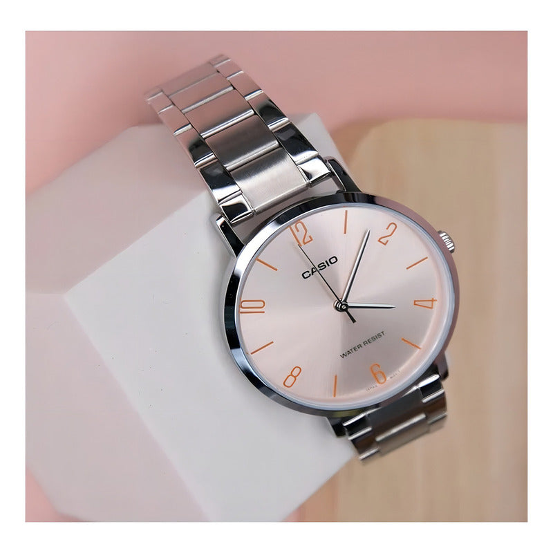 Reloj Mujer Casio Ltp-vt01d-4b2 Plateado Análogo Fondo Rosa Palo Rosa
