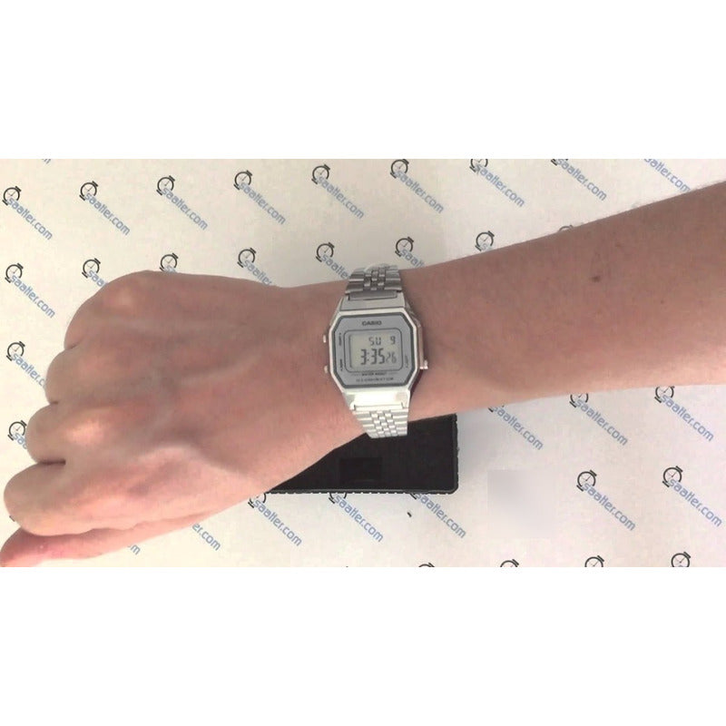 Reloj Casio La-680wa-7 Cuarzo Para Dama Color De La Correa Acero Color Del Bisel Plata Color Del Fondo Digital Plateado