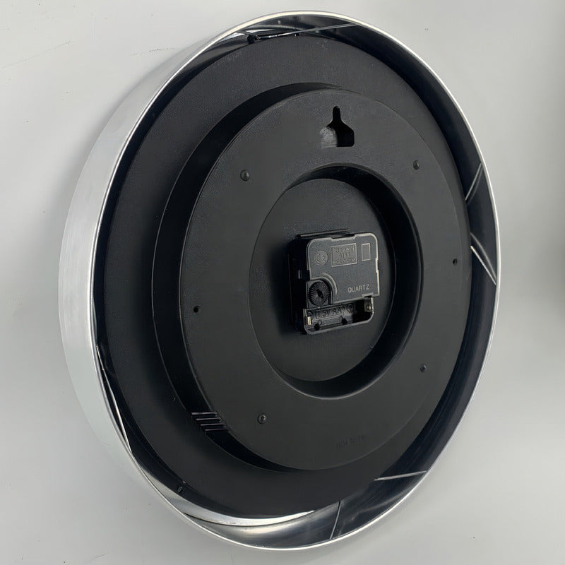 Reloj De Pared Analógico 25 Cm Siklos Plateado Fondo Blanco
