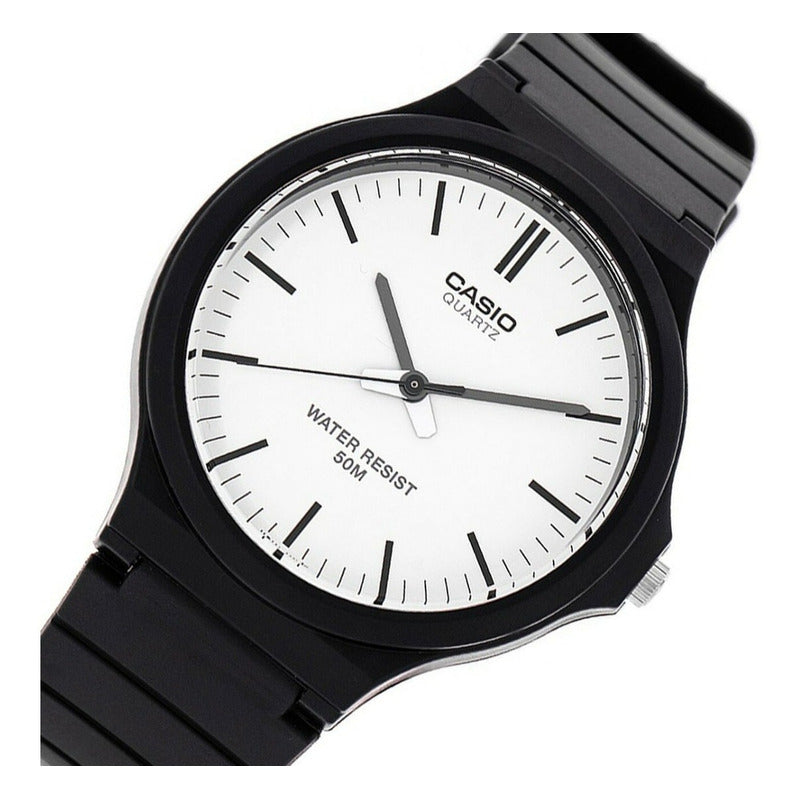 Reloj Pulsera Casio Mw-240-7ev Con Correa De Resina Color Negro - Fondo Blanco