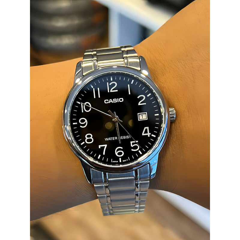 Reloj Pulsera Casio Mtp-v002d-1bu Con Correa De Acero Inoxidable Color Plateado - Fondo Negro