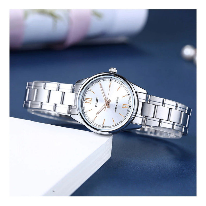 Reloj Casio Ltp-v005d-7b2 Cuarzo Mujer Color De La Correa Plateado