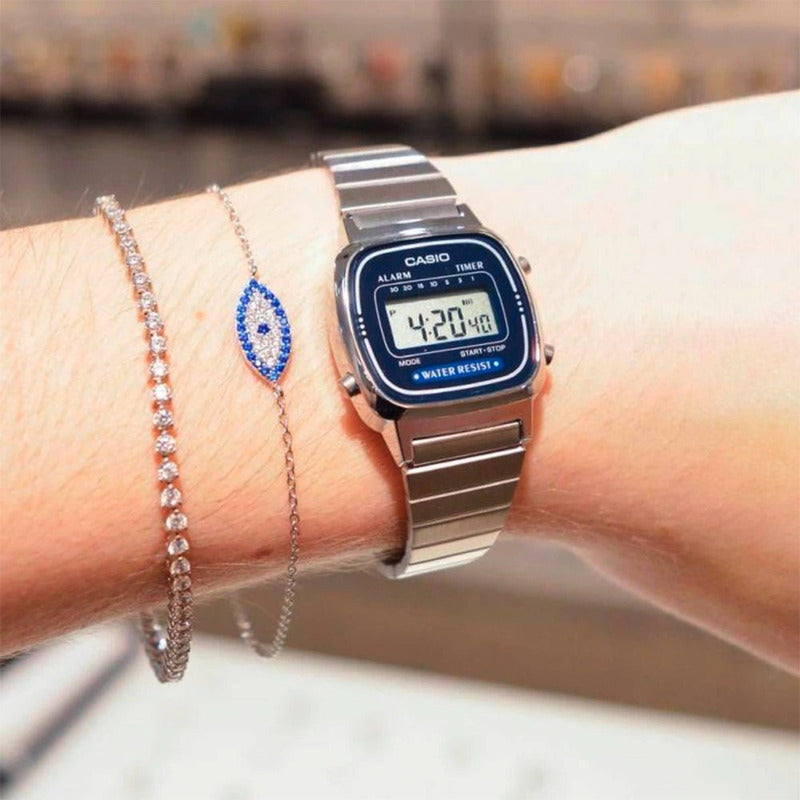 Reloj Pulsera Digital Casio La-670wa-2d Con Correa De Acero Inoxidable Color Plateado