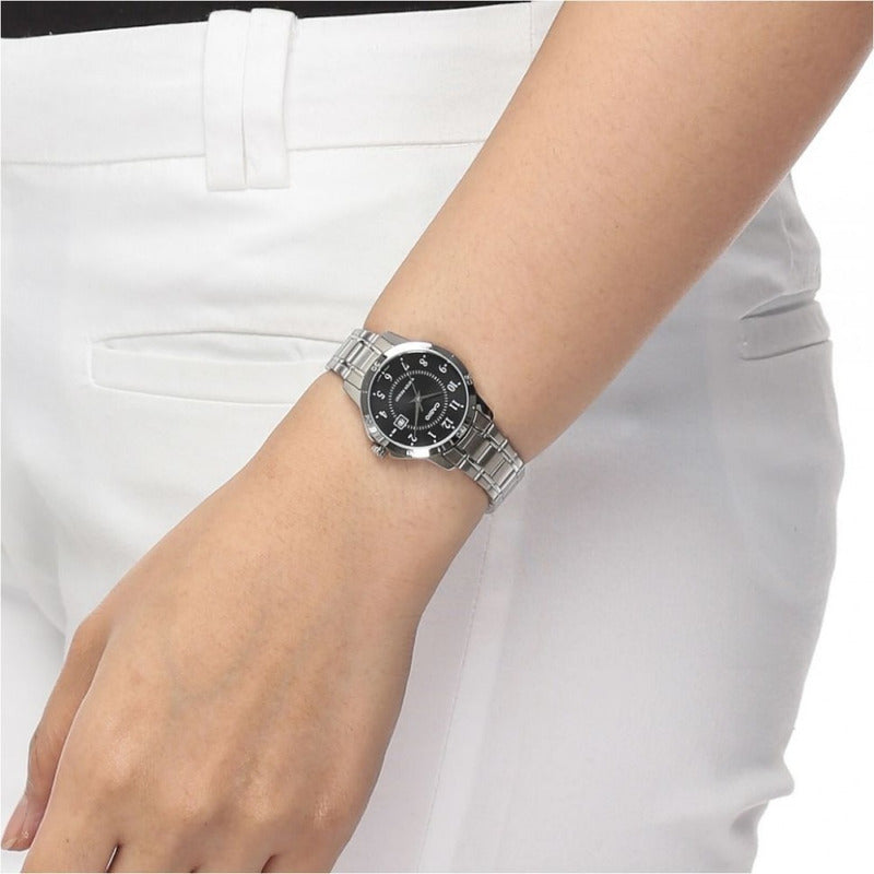 Reloj Casio De Mujer Analógico Con Correa De Acero Inoxidable Y Fondo Azul Plateado Azul Ltp-v004d-2b