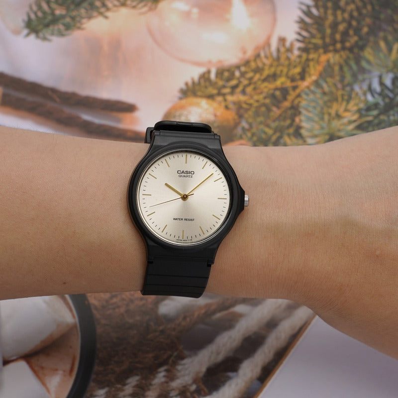 Reloj De Pulsera Casio Collection Mq-24-7e2 Relojesymas Negro Blanco