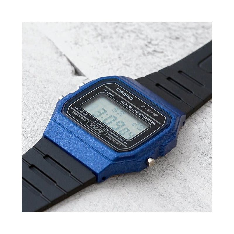 Reloj De Pulsera Casio Collection F-91wm-2a De Cuerpo Color Azul, Digital, Para Hombre, Fondo Gris, Con Correa De Resina Color Negro, Dial Negro, Bisel Color Negro Y Hebilla Simp