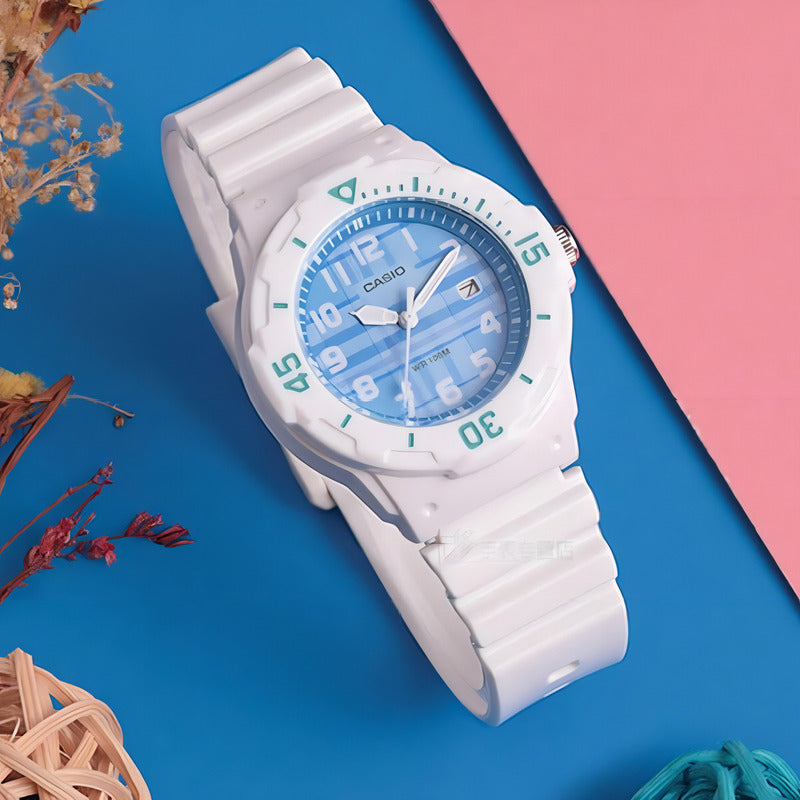 Reloj Pulsera Casio Lrw-200h-2b Con Correa De Resina Color Blanco - Fondo Celeste
