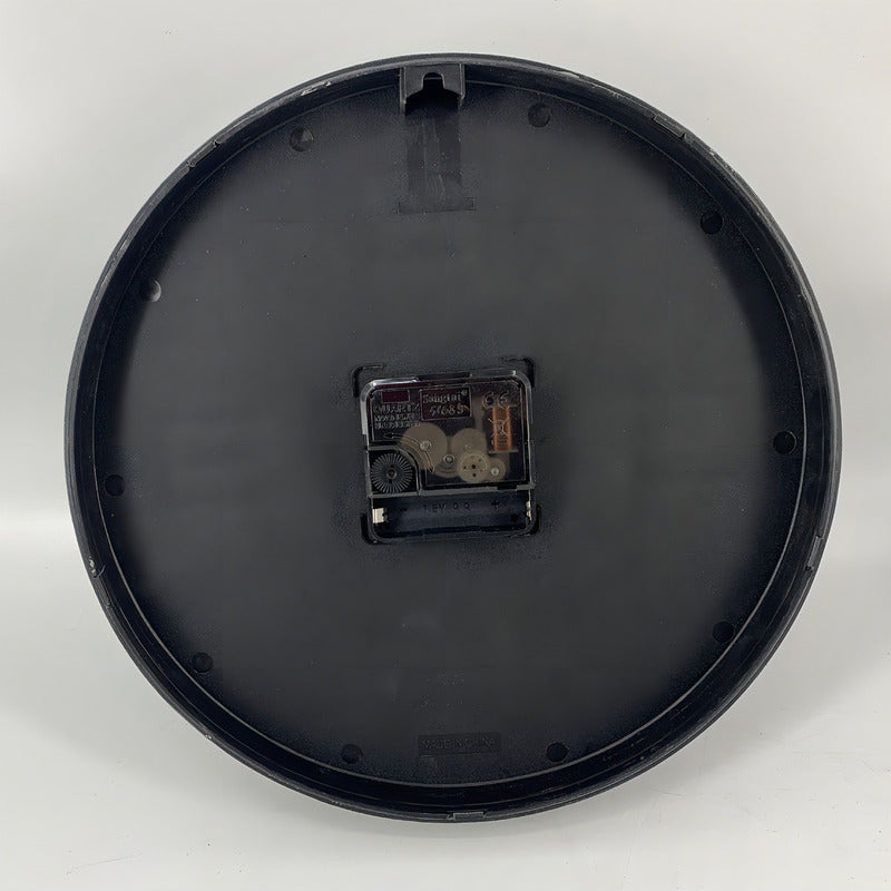 Reloj De Pared Analógico 25 Cm Siklos Plateado Fondo Blanco