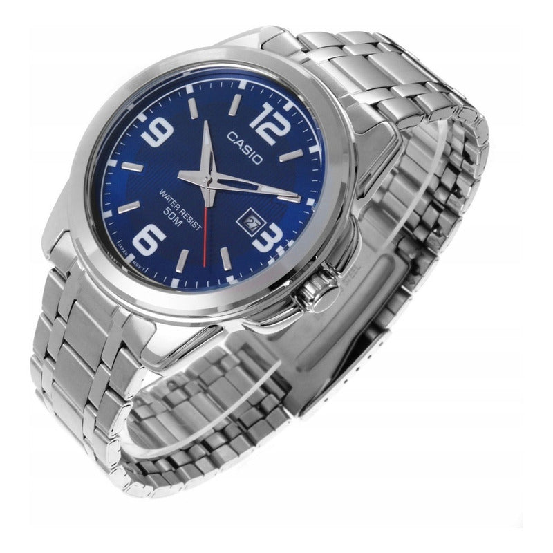 Reloj Pulsera Casio Mtp-1314d-2av Con Correa De Acero Inoxidable Color Plateado - Fondo Azul