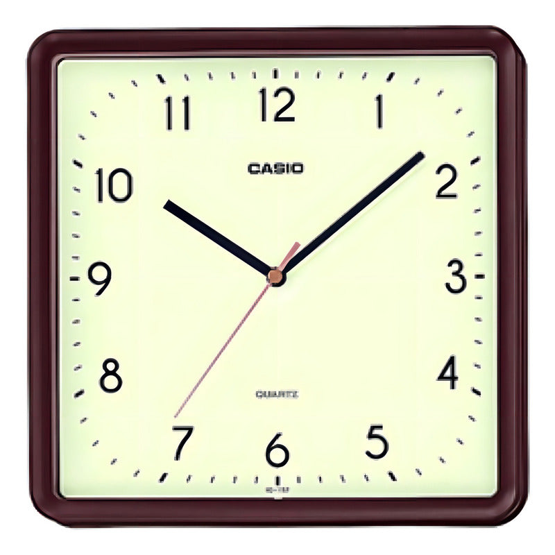 Reloj Mural Casio Iq-152-5df Cuadrado Café Fondo Beige Estructura Marrón