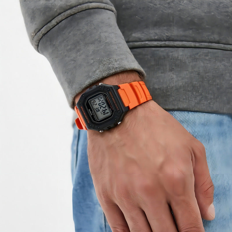 Reloj De Pulsera Casio Youth W-218h-4b2, Digital, Para Hombre, Fondo Gris, Con Correa De Resina Color Naranja, Dial Negro, Minutero/segundero Negro, Bisel Color Negro, Luz Ámbar Y He